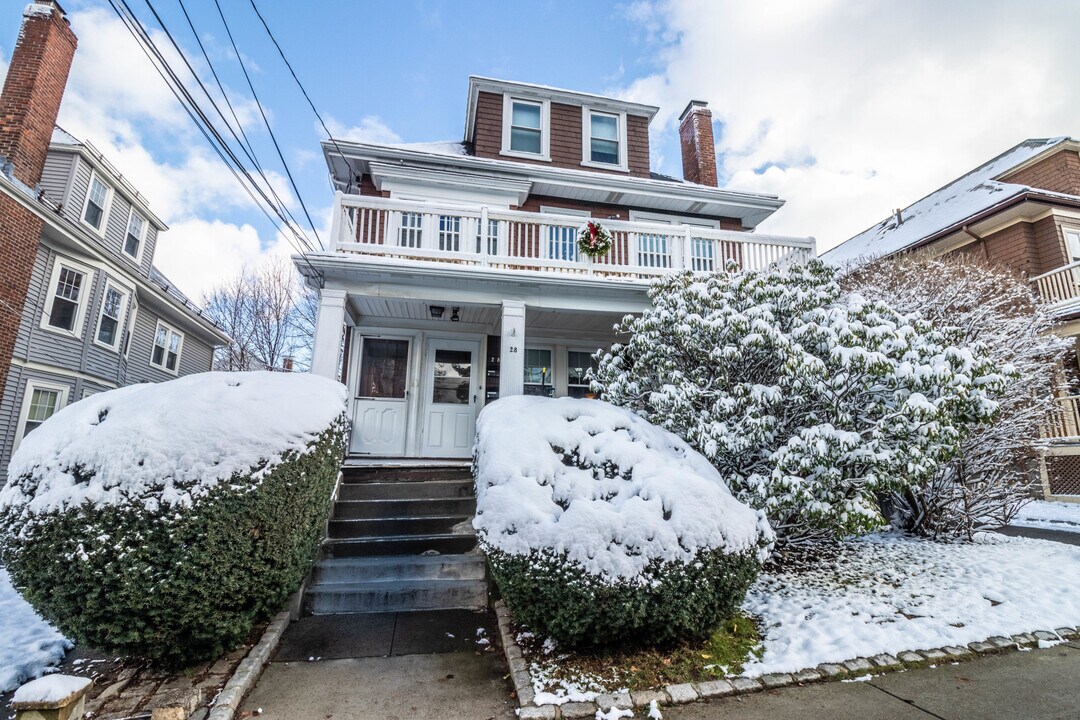28 Commonwealth Rd, Unit 2 in Watertown, MA - Building Photo