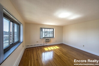 880 Massachusetts Ave, Unit 1 BED VERY CLEANNN in Arlington, MA - Foto de edificio - Building Photo