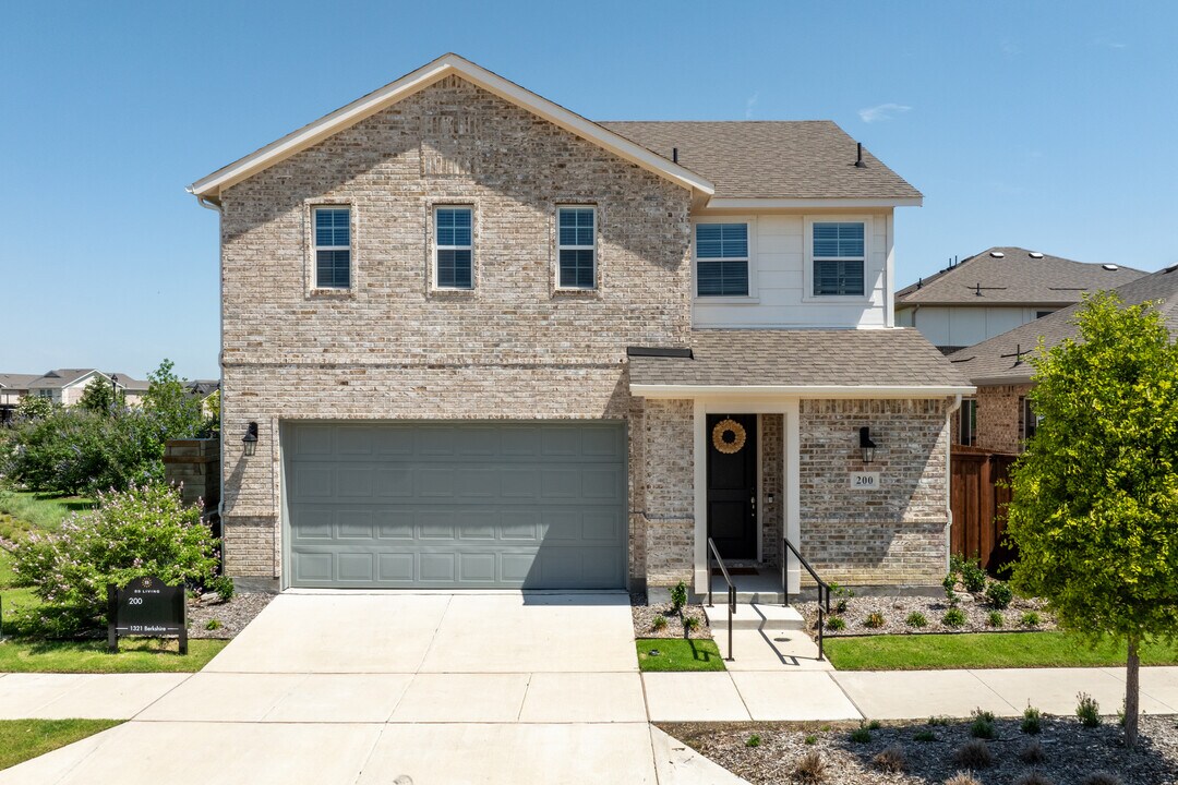 BB Living Light Farms in Prosper, TX - Foto de edificio