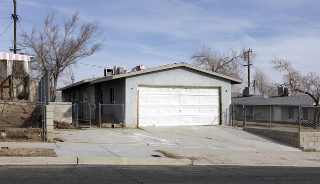 905-907 Carson St in Barstow, CA - Building Photo - Building Photo