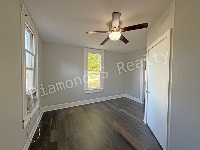 2052 N Taylor Ave in Springfield, MO - Building Photo - Building Photo