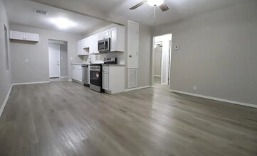 5202 N Rockwell Ave in Bethany, OK - Foto de edificio - Building Photo