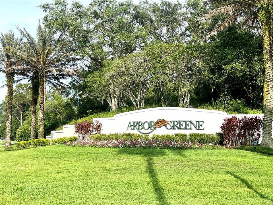 18080 Arbor Crest Dr in Tampa, FL - Foto de edificio