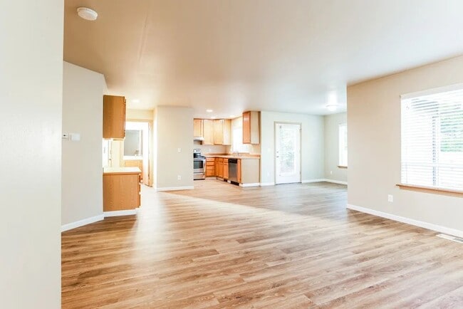 8008 Upper Ridge Rd in Everett, WA - Building Photo - Building Photo