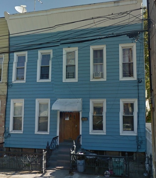 87-25 92nd St in Woodhaven, NY - Foto de edificio