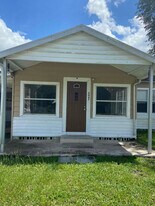 2447 Burns St in Lakeland, FL - Building Photo