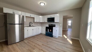 217 E Oregon St in Evansville, IN - Foto de edificio - Building Photo