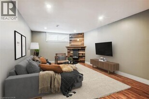 1 Reno Ave in Hamilton, ON - Building Photo