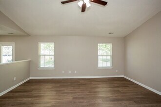 6404 Amarillo Way in Indianapolis, IN - Foto de edificio - Building Photo