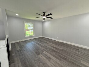305 Rollingwood Rd in Jamestown, NC - Building Photo - Building Photo