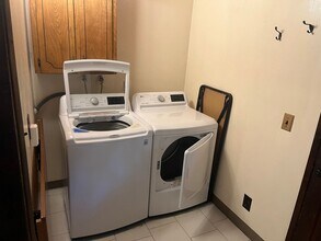 72659 E Village Loop Rd in Rhododendron, OR - Building Photo - Building Photo