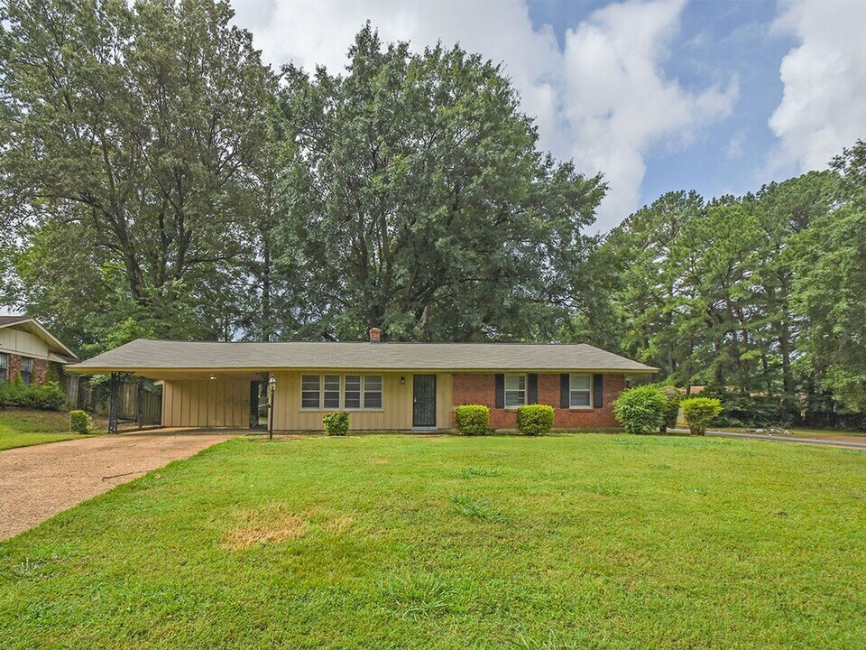 1485 Carol Dr in Memphis, TN - Building Photo