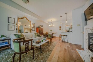 1059 Esparanza Way in San Jose, CA - Building Photo