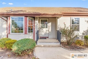 18C Benjamin Franklin Dr in Monroe Township, NJ - Building Photo