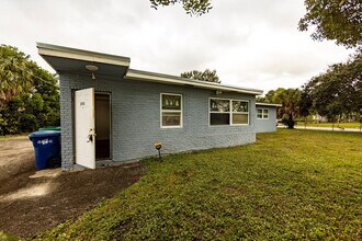 205 NW 33rd Ave in Lauderhill, FL - Building Photo - Building Photo