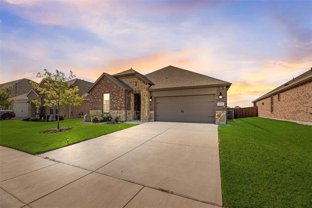 10908 Summer Rain Blvd in Aubrey, TX - Building Photo
