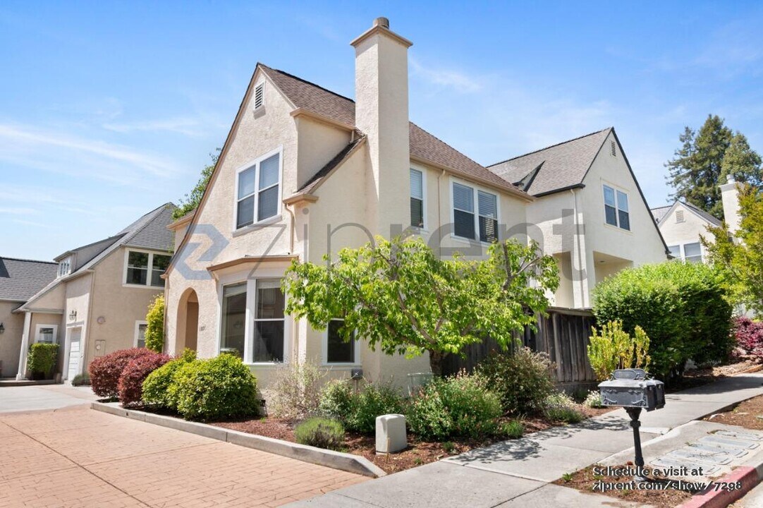 1021 Nobel Dr in Santa Cruz, CA - Building Photo