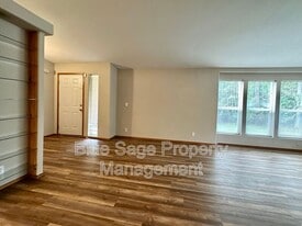 1375 S Bagley Creek Rd in Port Angeles, WA - Building Photo