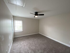 2055 Cambria Dr in Greenville, NC - Building Photo - Building Photo
