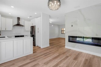 4664 Banker Terrace in Davie, FL - Foto de edificio - Building Photo