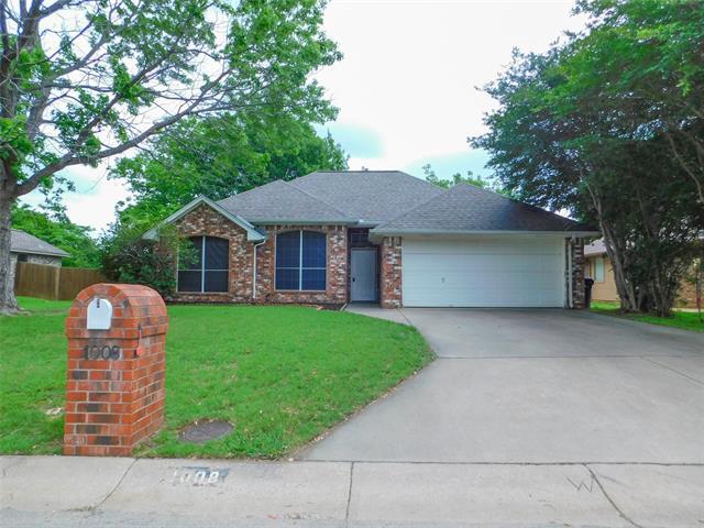 1008 Bayfield Dr in Denton, TX - Building Photo