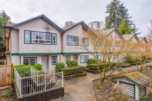 4238 Bond St in Burnaby, BC - Building Photo