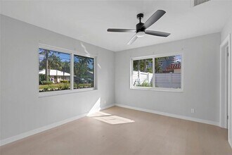 2000 SE 26th Ave in Fort Lauderdale, FL - Building Photo - Building Photo
