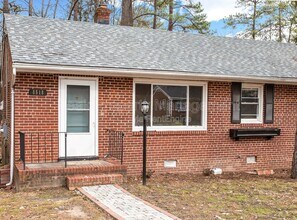 8518 Mark Lawn Dr in Richmond, VA - Building Photo - Building Photo