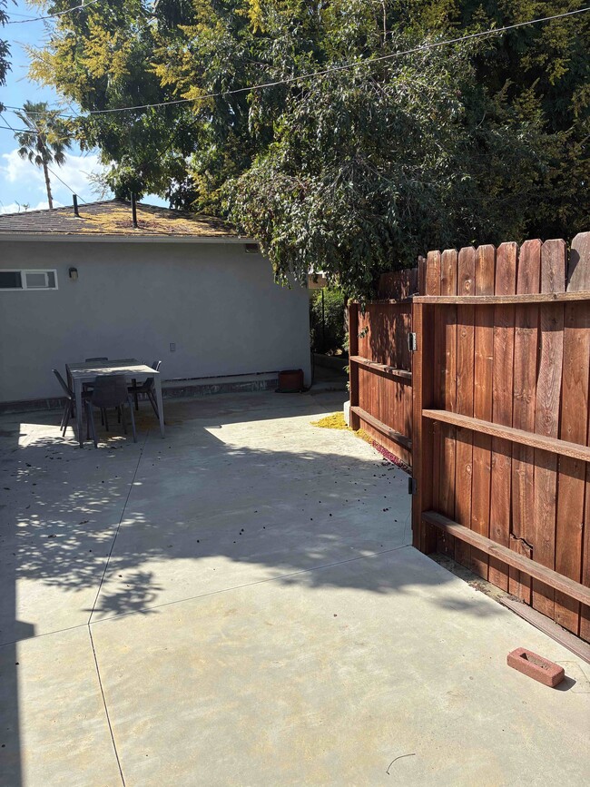 6207 Goodland Ave, Unit Guest House - Studio in North Hollywood, CA - Building Photo - Building Photo