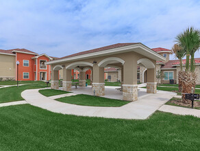 La Esperanza Del Rio Apartments in Rio Grande City, TX - Foto de edificio - Building Photo