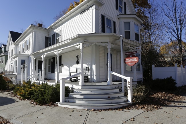 23 Charles St in Rochester, NH - Foto de edificio - Building Photo