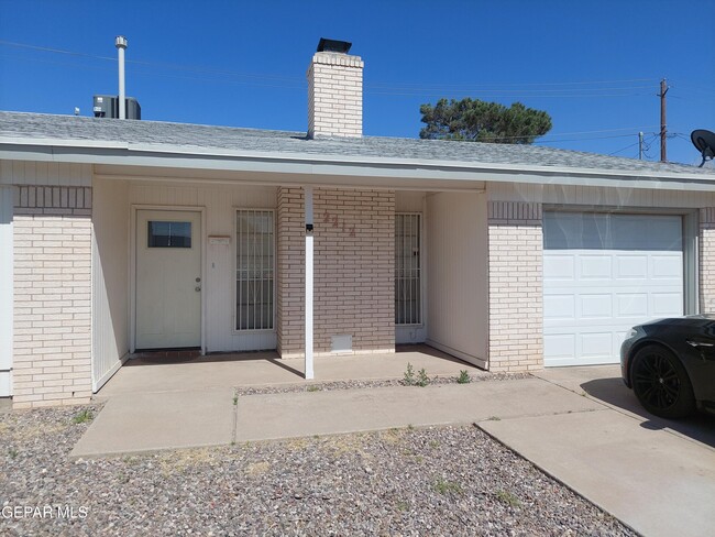2212 Cumbre Negra St in El Paso, TX - Building Photo - Building Photo