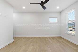 2204 Lou Ellen Ln in Houston, TX - Building Photo - Building Photo