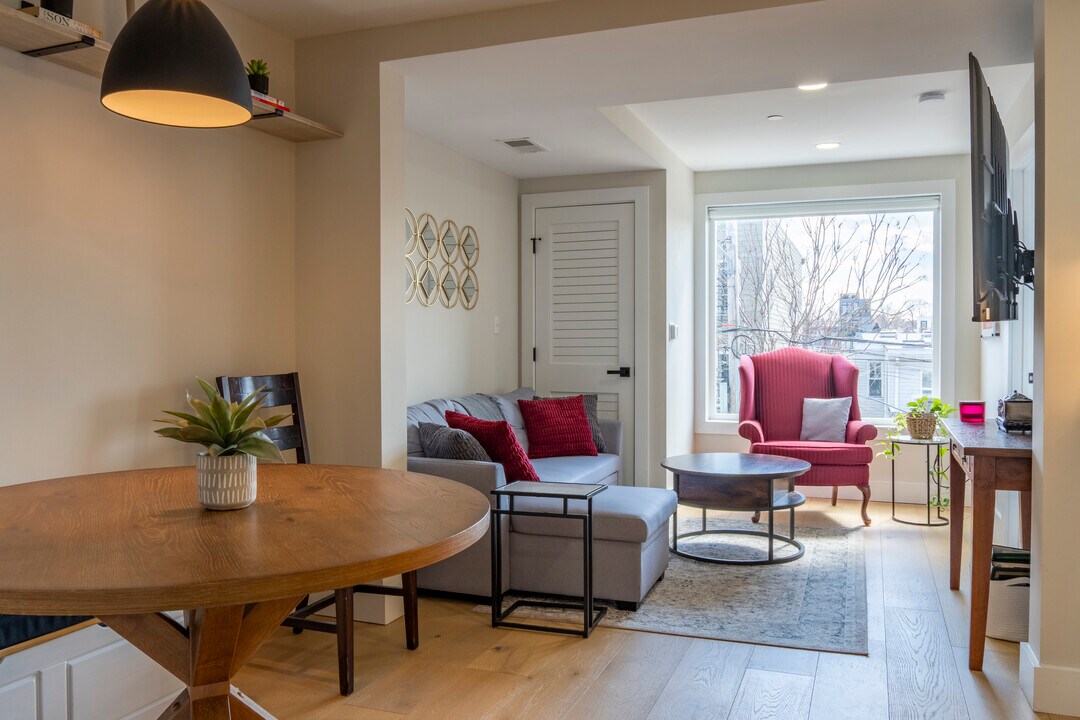 919 12th St NE, Unit 305 in Washington, DC - Building Photo
