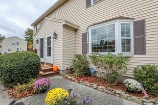 1 Shire Ct in Goffstown, NH - Building Photo