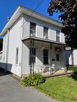 168 W 8th St in Oswego, NY - Building Photo