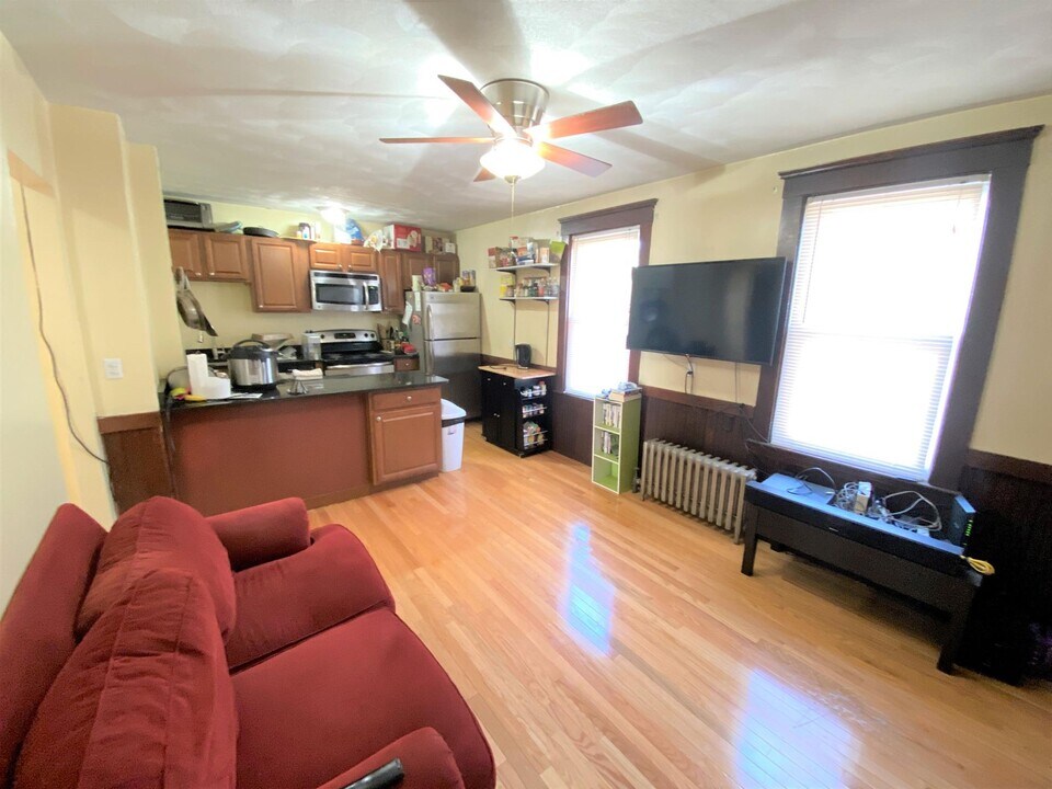 221 Holland St in Somerville, MA - Building Photo