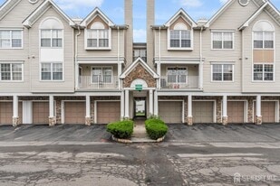 21 Inverness Dr in Edison, NJ - Building Photo