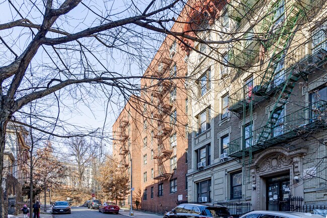 2866 Marion Ave in Bronx, NY - Foto de edificio - Building Photo