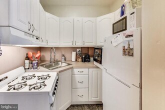 1 Scott Cir NW in Washington, DC - Building Photo - Building Photo