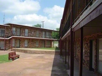 Magnolia Flats in Lawton, OK - Foto de edificio