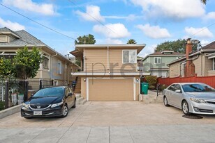 2033 High St in Oakland, CA - Building Photo