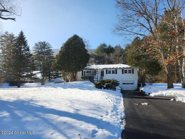 99 West Mountain Road in Queensbury, NY - Building Photo - Building Photo