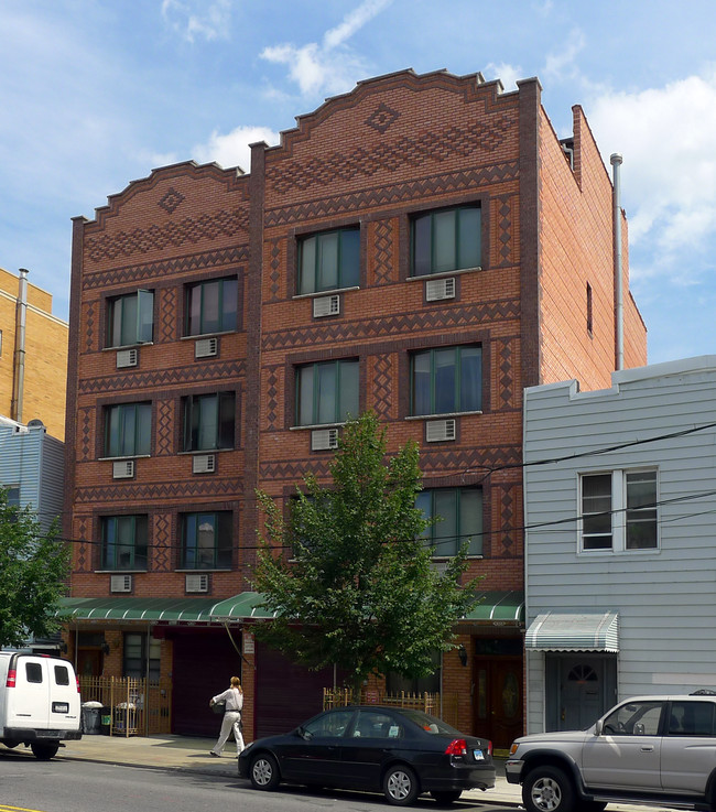 207-209 Woodpoint Rd in Brooklyn, NY - Building Photo - Building Photo