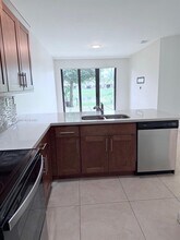 5980 NW 104th Ct in Doral, FL - Building Photo - Building Photo