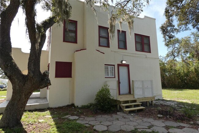 5004 9th Ave S in Gulfport, FL - Building Photo - Building Photo