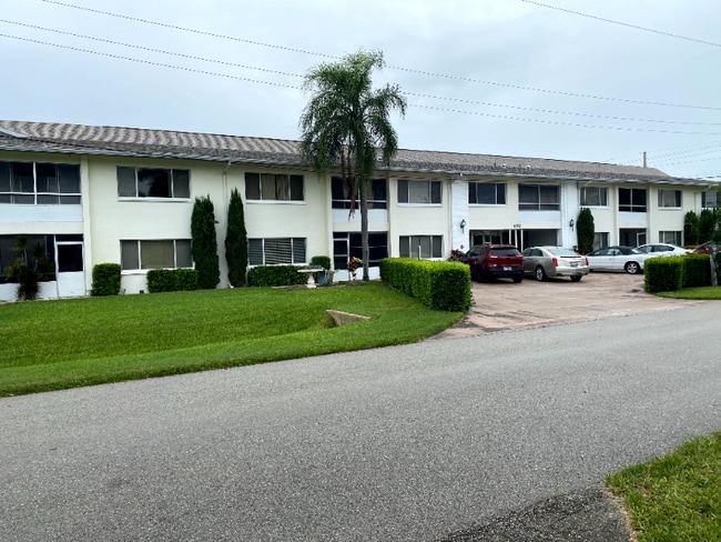 4802 Tudor Dr in Cape Coral, FL - Building Photo - Building Photo
