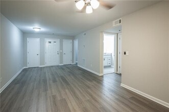 3117 Colonial Way in Atlanta, GA - Foto de edificio - Building Photo