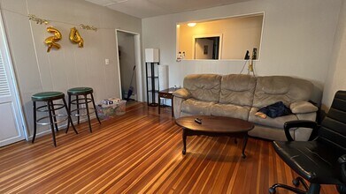 158 Holland St, Unit 1 in Somerville, MA - Foto de edificio - Building Photo