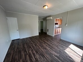 1215 Gatewood Ave, Unit 1215 in Greensboro, NC - Foto de edificio - Building Photo